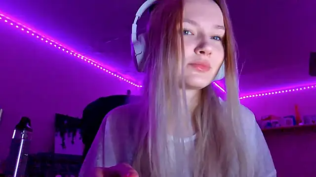 Snapshot of KarinRobertson chatting on November 12, 5:17 pm KarinRobertson online show from November 12, 5:17 pm