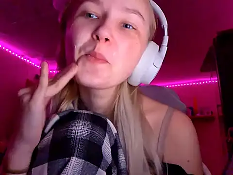 Snapshot of KarinRobertson chatting on November 30, 3:24 pm KarinRobertson online show from November 30, 3:24 pm