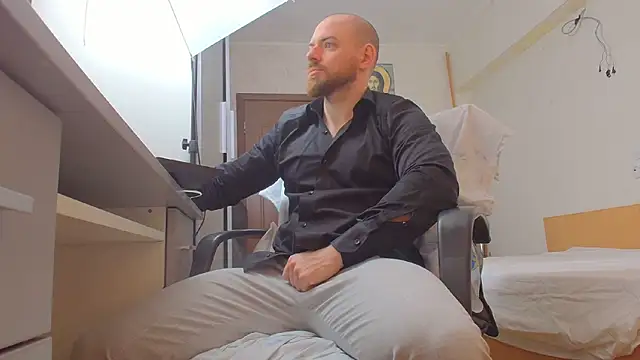 Ryanstone  online show from April 4, 4:52 am