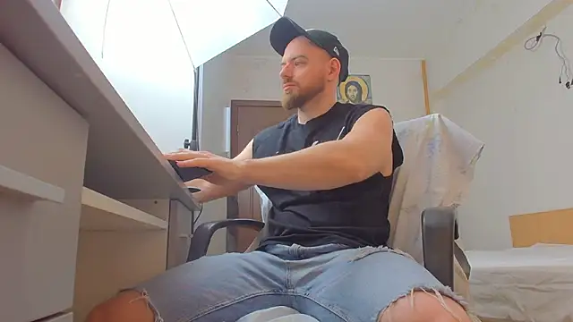 Ryanstone  online show from April 2, 5:25 am