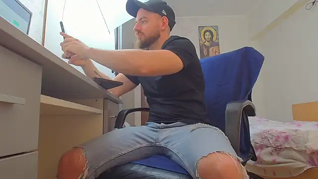 Ryanstone  online show from June 10, 7:20 am
