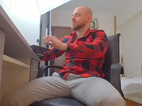 Ryanstone  online show from March 14, 5:35 am