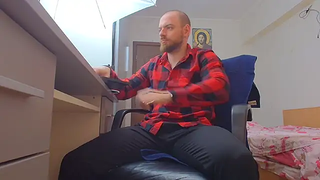 Ryanstone  online show from May 2, 3:45 am