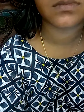 Snapshot of Neha533 chatting on June 28, 12:33 pm Neha533 online show from June 28, 12:33 pm