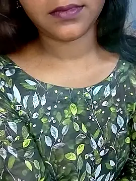 Snapshot of Neha533 chatting on May 10, 8:22 pm Neha533 online show from May 10, 8:22 pm