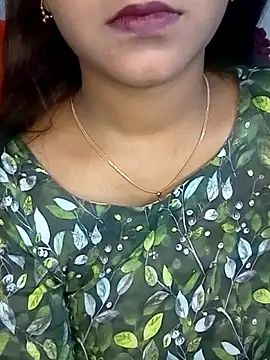 Snapshot of Neha533 chatting on May 26, 6:17 pm Neha533 online show from May 26, 6:17 pm