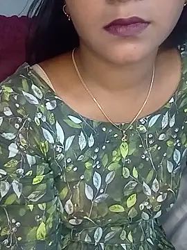 Snapshot of Neha533 chatting on June 6, 5:51 pm Neha533 online show from June 6, 5:51 pm
