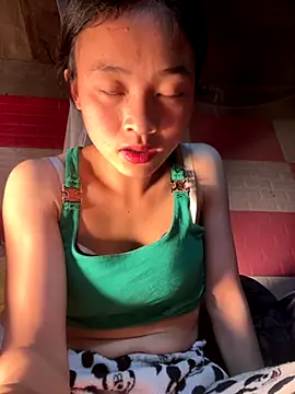 Li ve online show from December 5, 1:21 pm