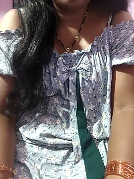 Snapshot of hyd_couple7878 chatting on June 8, 1:33 pm hyd couple7878 online show from June 8, 1:33 pm