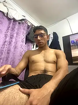 Snapshot of johnvixx chatting on November 30, 3:18 am johnvixx online show from November 30, 3:18 am