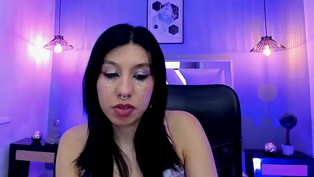 zoe-moreau online show from April 6, 7:48 pm