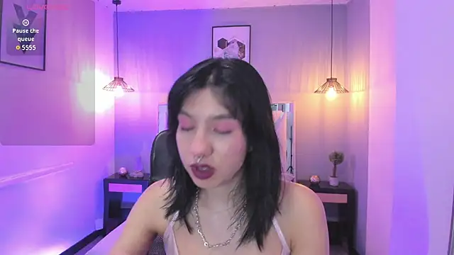 zoe-moreau online show from March 11, 7:30 pm