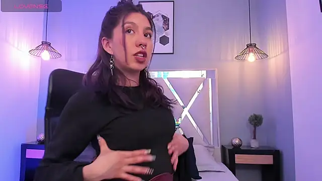 zoe-moreau online show from March 3, 7:54 pm