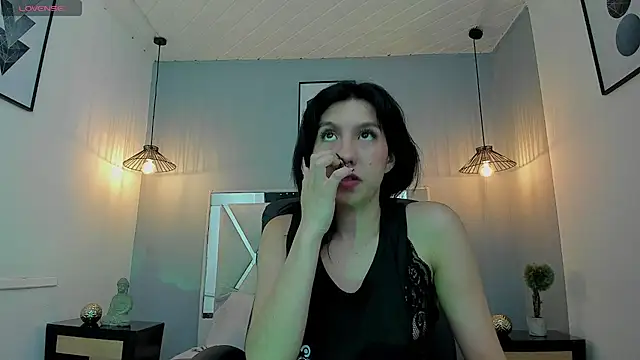 zoe-moreau online show from March 26, 7:45 pm