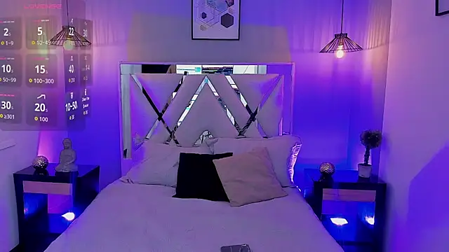 zoe-moreau online show from March 25, 7:35 pm