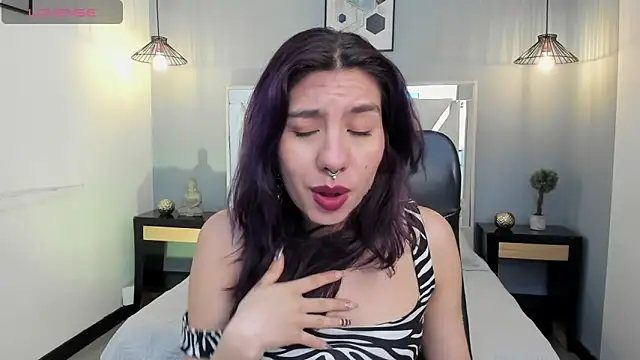 zoe-moreau online show from March 2, 8:27 pm