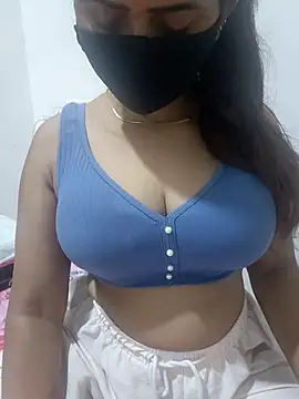 Aarti909090 online show from July 3, 5:08 pm
