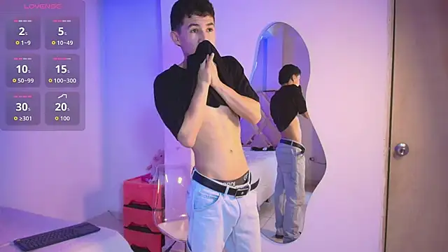 Eiden Blake online show from April 29, 10:30 am