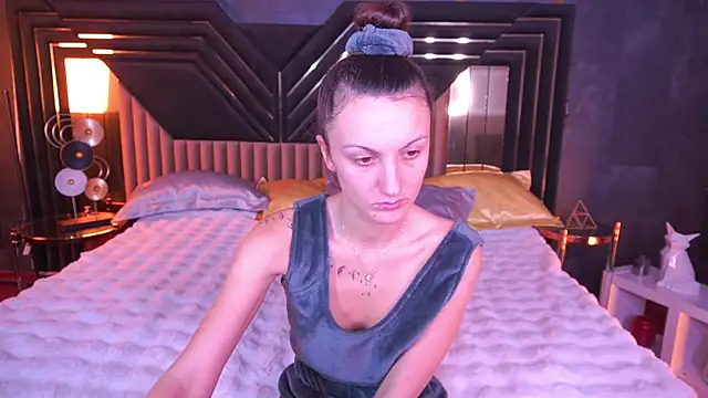 ZafiraMoonn online show from December 22, 6:46 am