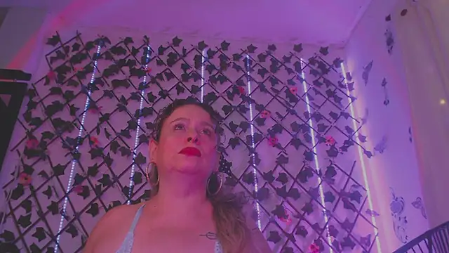 Snapshot of katjohanna chatting on June 27, 10:38 pm katjohanna online show from June 27, 10:38 pm