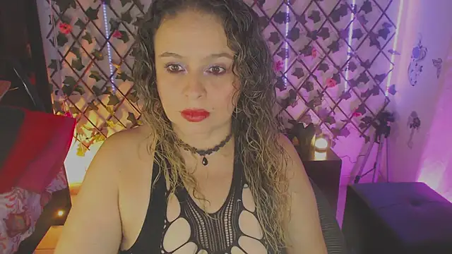 Snapshot of katjohanna chatting on June 21, 4:40 am katjohanna online show from June 21, 4:40 am
