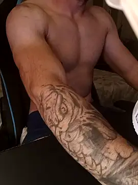 Snapshot of alberto_g93 chatting on December 17, 12:37 am alberto g93 online show from December 17, 12:37 am