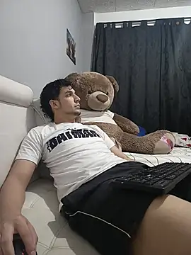 Theo Lightwood online show from November 6, 3:27 pm