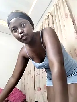 SweetSavage18 online show from December 4, 3:44 pm