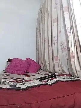 SweetSavage18 online show from December 17, 8:36 pm