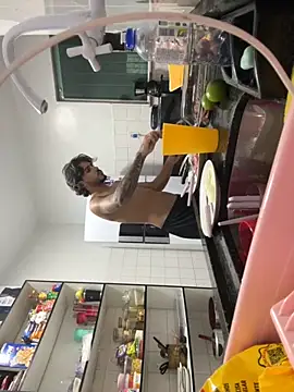 meninadeparis online show from November 14, 11:30 pm