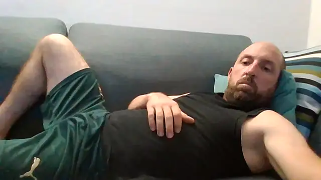 Snapshot of luca_beech88 chatting on July 6, 6:21 pm luca beech88 online show from July 6, 6:21 pm