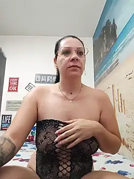 Snapshot of SugarDiamonds chatting on July 10, 4:01 am SugarDiamonds online show from July 10, 4:01 am