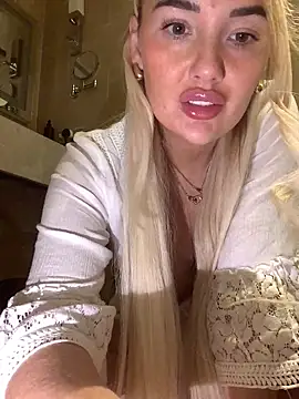 Snapshot of xxxrosie123 chatting on November 2, 10:59 pm xxxrosie123 online show from November 2, 10:59 pm