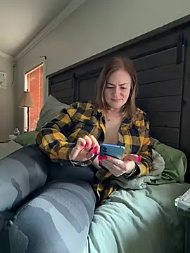 Snapshot of cubedmirror81 chatting on February 26, 10:21 pm cubedmirror81 online show from February 26, 10:21 pm