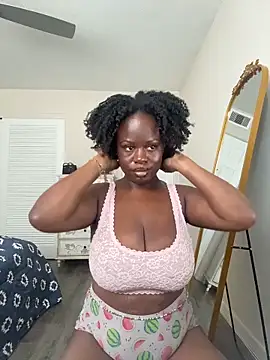 ladiosa selene online show from April 5, 5:30 pm