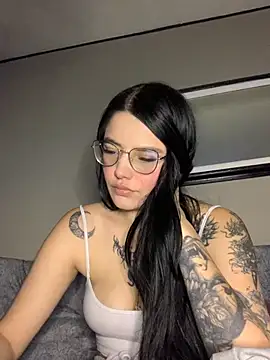 Naomii2 online show from November 4, 12:25 am