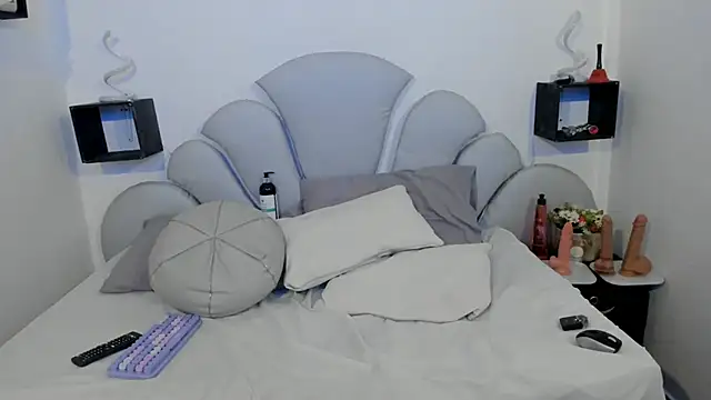 Snapshot of Emmily-sweet chatting on June 5, 10:37 pm Emmily-sweet online show from June 5, 10:37 pm