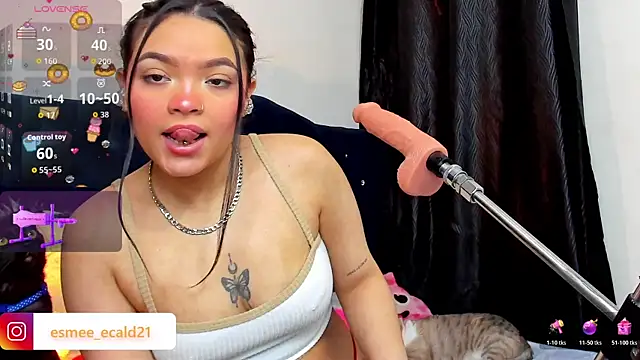 Snapshot of EsmeCaldwel chatting on June 16, 5:57 pm EsmeCaldwel online show from June 16, 5:57 pm