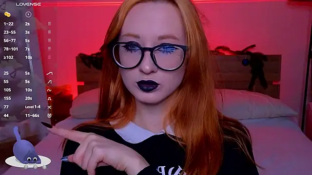 WICKEDEMBER online show from December 19, 1:31 am