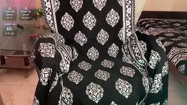 Snapshot of Charming_Cherry_ chatting on November 8, 9:18 pm Charming Cherry online show from November 8, 9:18 pm