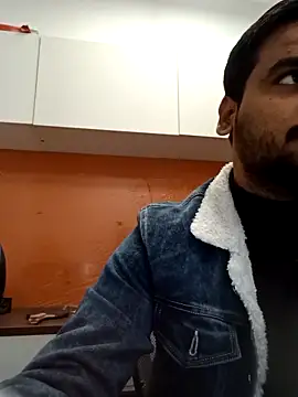 naughtyboyjii online show from December 19, 5:21 am