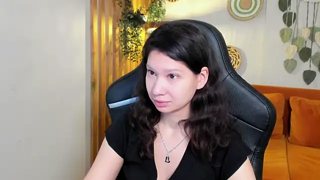 SaraDenars online show from November 13, 5:33 am