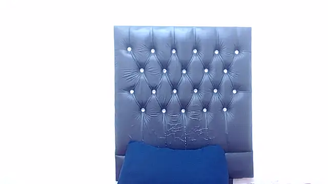 AUGUSTBLOOMxx online show from February 14, 1:11 pm