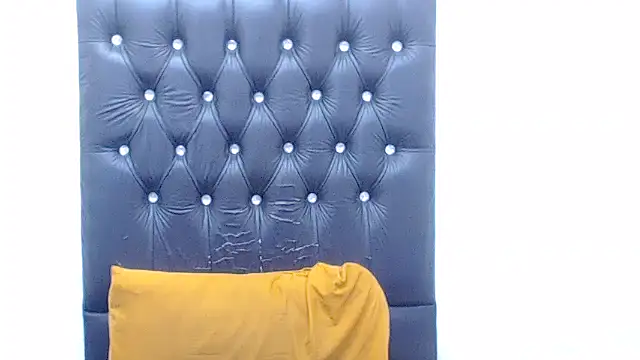 AUGUSTBLOOMxx online show from February 1, 9:07 am