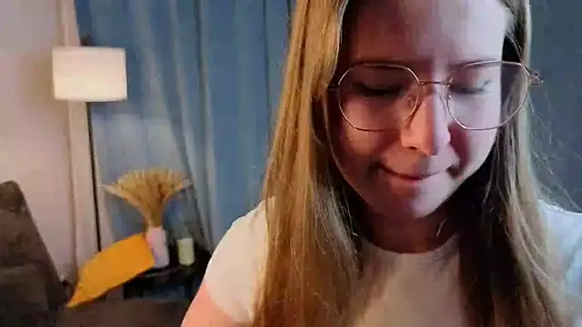 MowasaBritten online show from December 3, 5:12 pm