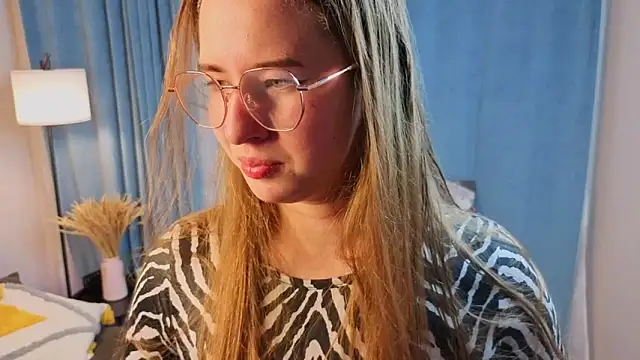 MowasaBritten online show from November 22, 2:27 pm