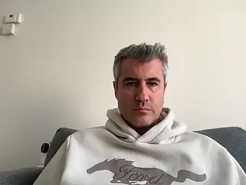 Snapshot of aprendiendo44 chatting on November 3, 2:31 pm aprendiendo44 online show from November 3, 2:31 pm