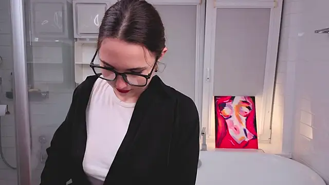 Snapshot of LeenaPuita chatting on December 5, 6:28 pm LeenaPuita online show from December 5, 6:28 pm