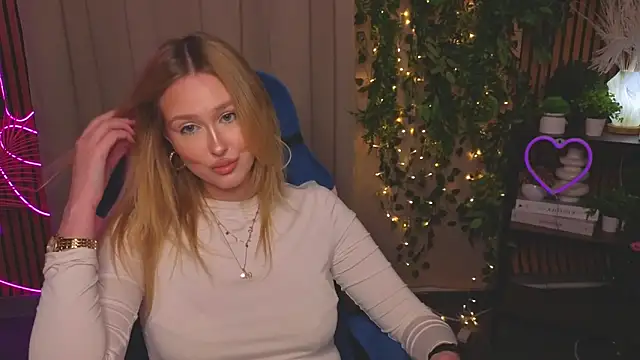 VickieHubbard online show from December 18, 10:30 am