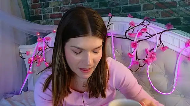 WilmaJohnson online show from March 13, 7:02 am